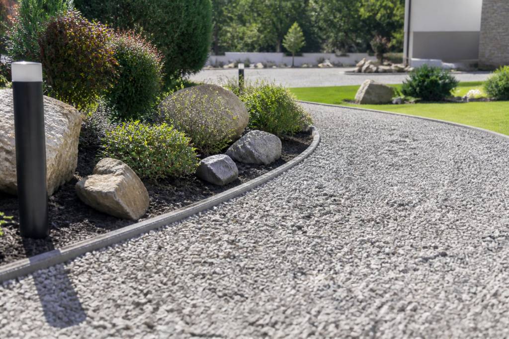 Comment utiliser le gravier 20/40 pour aménager durablement son extérieur
